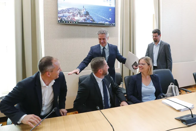 Tako sindikati kot delodajalci so želeli zagotovila od premiera Roberta Goloba o tem, kakšna bo drža vladne garniture v prihodnje. FOTO: Leon Vidic/Delo