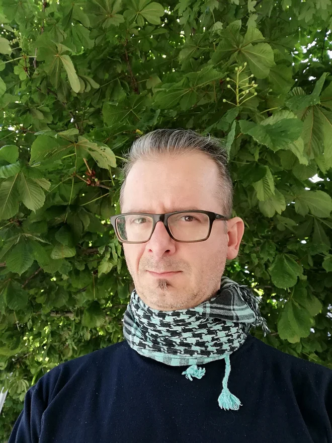 Rafael Vončina: »Mislim, da bi se svet veliko lepše vrtel naprej, če bi vsi, kar nas je, razvijali svoje darove in jih delili. Pogumno. To sem mislil, ko sem rekel, da želim prispevati.« FOTO: osebni arhiv