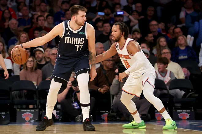 Nekdanji soigralec Luke Dončića pri Dallasu Jalen Brunson (desno) je eden od najbolj znanih košarkarjev v zasedbo ZDA. FOTO: Brad Penner/Usa Today Sports