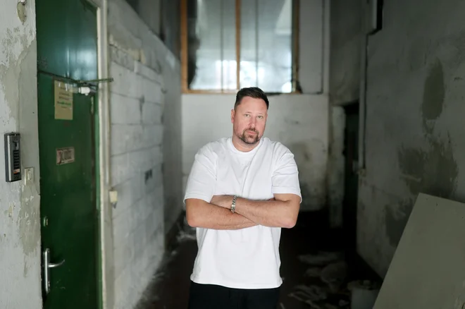 Umek še vedno ostaja zvest tehnu. Za tiste, ki so ga spremljali od začetka, je postal bolj komercialen, za tiste, ki elektronike ne poslušajo, pa je še vedno temačen. FOTO: Blaž Samec