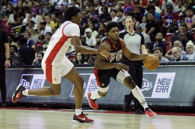 Scoot Henderson (desno, ob njem 4. izbor nabora Amen Thompson) je s prodori takoj pokazal, zakaj v njem analitiki vidijo izvrstnega košarkarja. FOTO: AFP