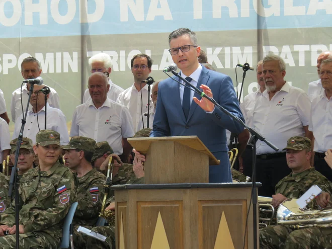 Govornika Marjana Šarca je večkrat zmotil gromek aplavz okoli petsto navzočih. FOTO: Bojan Rajšek/Delo