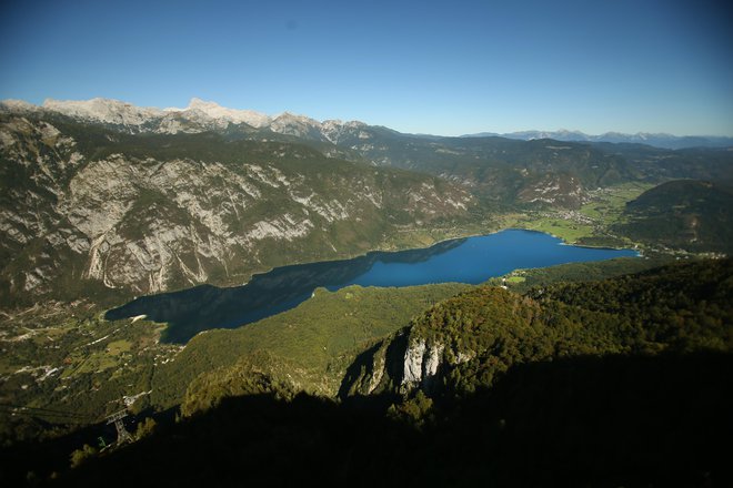 Panorama Bohinja in okoliških planin FOTO: Jure Eržen