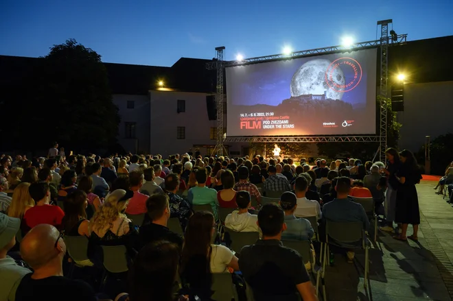 Poleti na Ljubljanskem gradu ponoči zasijejo tudi filmske zvezde.

FOTO: Domen Pal