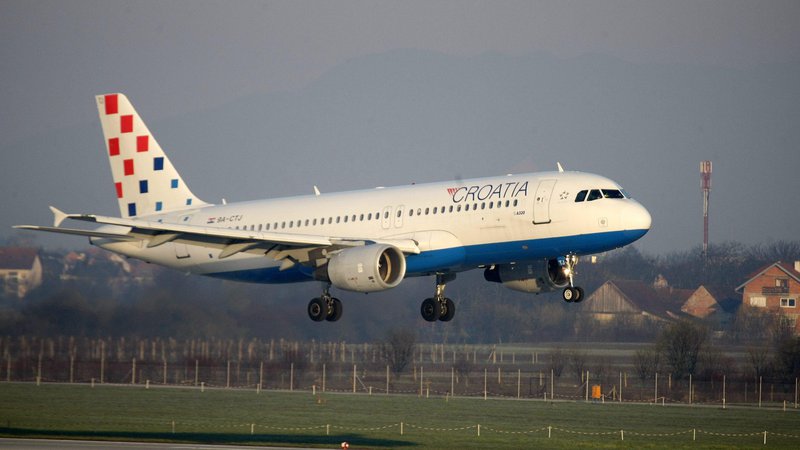 Fotografija: Croatia Airlines se je že leta 2020 zanimala za to, da bi imela na Brniku bazo za eno ali dve svoji letali. FOTO: Ranko Suvar/Cropix
