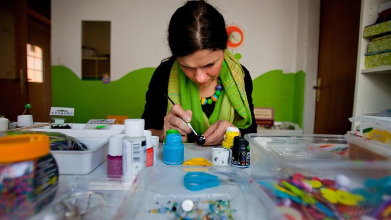 Fotografija: Mladi bodo lahko pobliže spoznali delo posameznih rokodelskih mojstrov ter skupaj z njimi ustvarjali svoje izdelke. FOTO: Matej Povše/arhiv RCSS