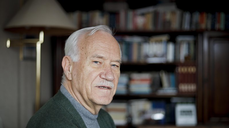 Fotografija: Pavel (Paolo) Fonda, letnik 1942, je pobudnik in soustanovitelj Slovenskega društva za psihoanalitično psihoterapijo (2014). FOTO: Jože Suhadolnik/Delo