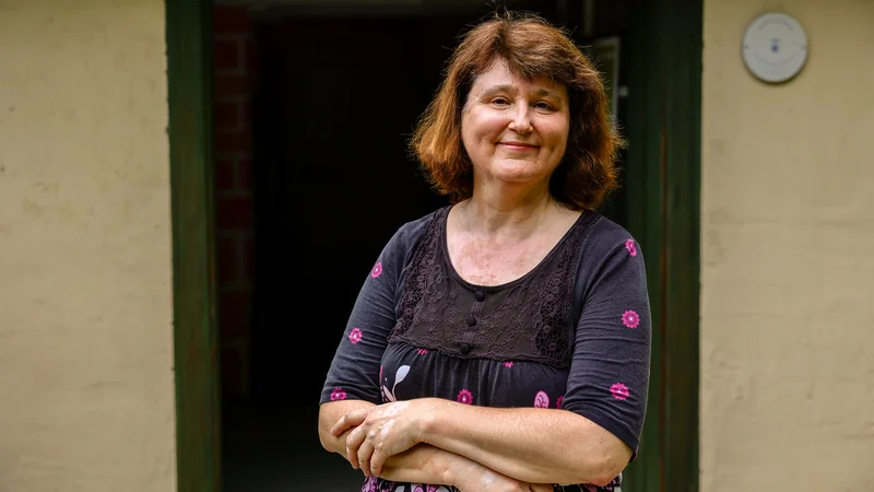 »Deklice mi večkrat rečejo, da je bila Alma tako uspešna, ker ni imela moža. V tej izjavi se skriva preprosto dejstvo, da ženske še danes niso enakopravne z moškimi, in to občutijo že deklice!« Foto Črt Piksi