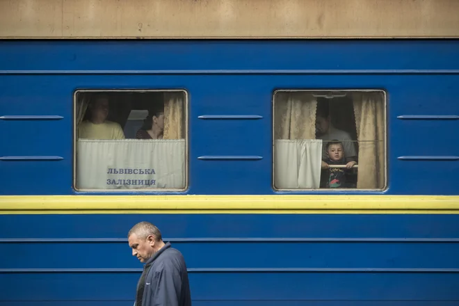 Vojna nikoli ne more biti tema, ki se nas ne tiče, je nekoč dejal George Bernard Shaw, zato je molk o njej moralno nesprejemljivo dejanje. FOTO: Jure Eržen/delo