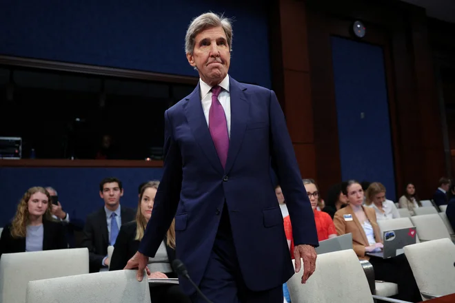 Ameriški odposlanec za podnebna vprašanja John Kerry je prihod v Peking napovedal že maja. FOTO: Evelyn Hockstein/Reuters
