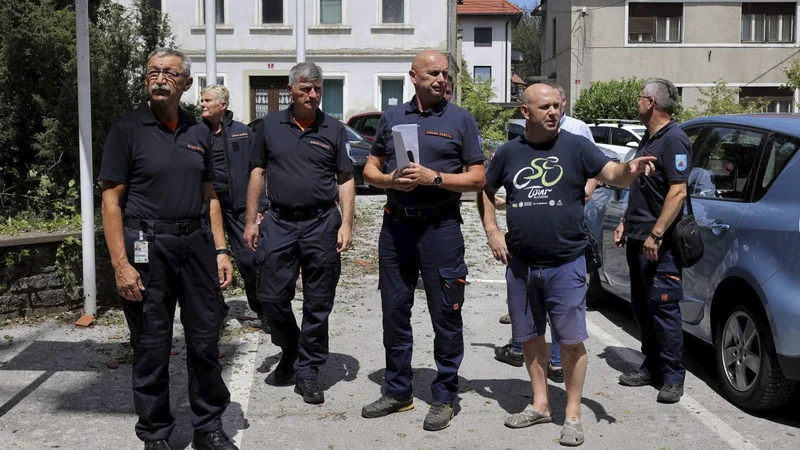Janez Kerin, Rudi Medved, Srečko Šestan. Posledice neurja v Posavju. FOTO: Daniel Novakovič/Sta