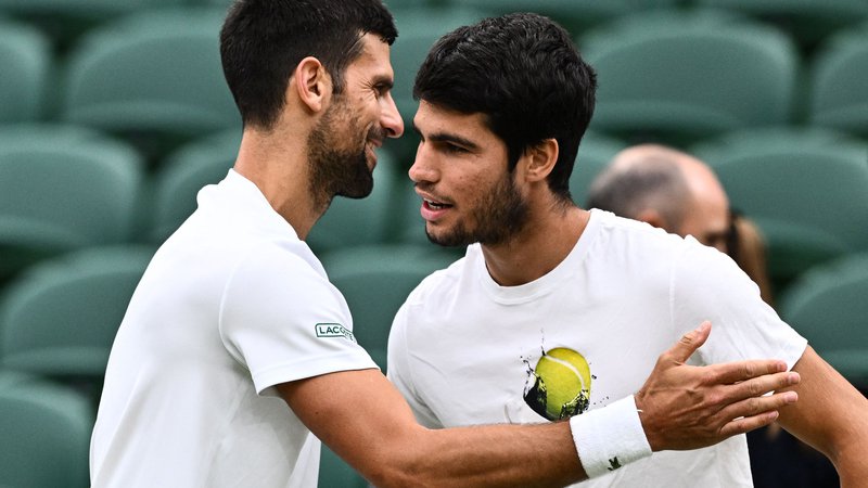 Fotografija: Novak Đoković in Carlos Alcaraz sta v Wimbledonu skupaj trenirala. FOTO: Sebastien Bozon/AFP