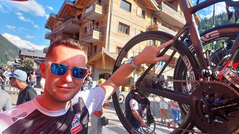 Fotografija: Boštjan Kavčnik je nekoč za Pogačarjeva kolesa skrbel pri Rogu, zdaj pri ekipi UAE. FOTO: Miha Hočevar