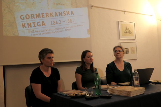 Avtorice strokovnih prispevkov o Gormerkanski knigi Jelka Pšajd, Nina Zver in Susanne Weitlaner, manjka Hermann Kurahs. Foto Jože Pojbič