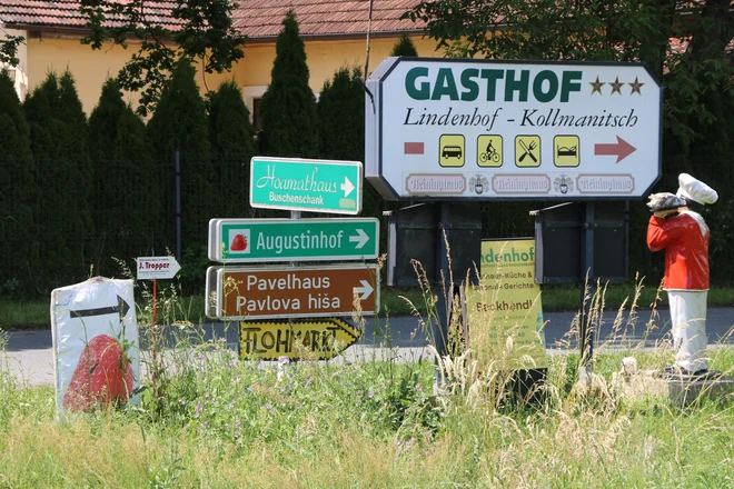 Danes v Potrni samo dva dvojezična kažipota za Pavlovo hišo pričata o dvojezičnosti te vasi in Radgonskega kota. Foto Jože Pojbič