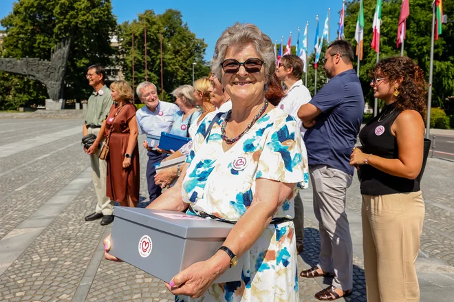 Zbiranje podpisov so začeli 24. aprila in končali 22. junija. FOTO: Črt Piksi/Delo