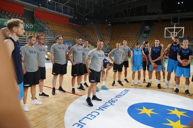 Slovence med pripravami čaka sedem prijateljskih tekem, tri pred domačimi navijači. Prvi test bo že naslednji teden, Celje bo 25. julija prizorišče dvoboja s Kitajsko. FOTO: Leon Vidic