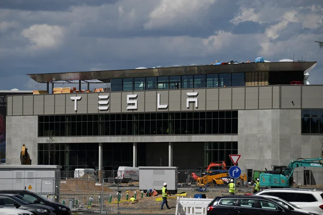 Tesla bi rada zmogljivosti Gigafactory Berlin-Brandenburg konkretno razširila. FOTO: Annegret Hilse/Reuters