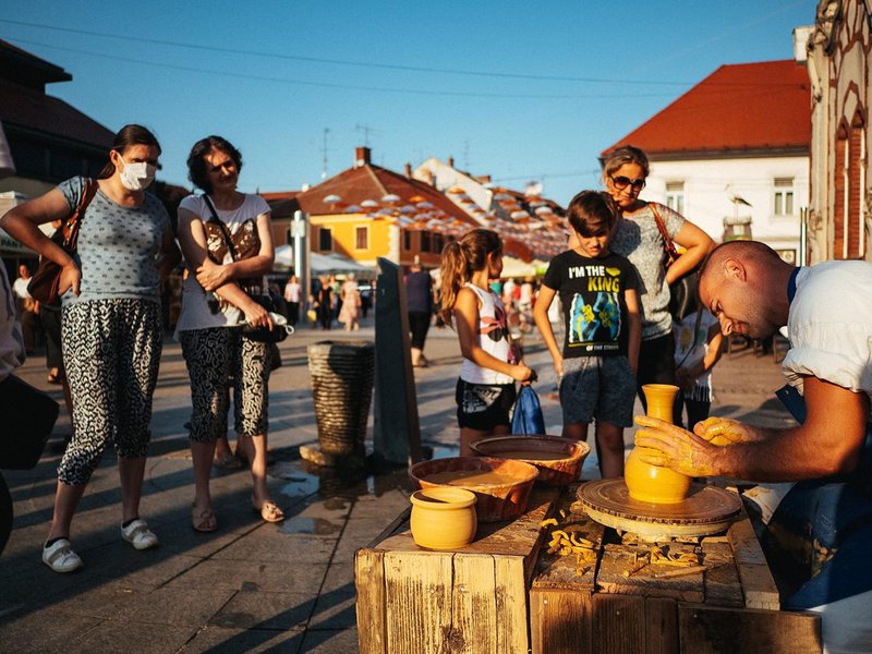 Fotografija: Čakovski sejem je eden tistih dogodkov, ki ponujajo vsebino in zabavo za vso družino. FOTO: Turistička Zajednica Grada Čakovec

 