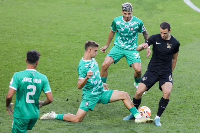Po 180 minutaj so nogometaši Olimpije zasluženo preskočili prvo evropsko oviro in si zagotovili še najmanj šest evropskih tekem. FOTO: Voranc Vogel/Delo