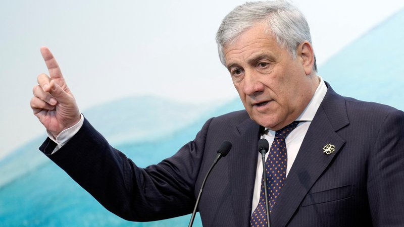 Fotografija: Stranki, ki jo je Tajani prevzel, je potekel rok trajanja.

FOTO: Pool Reuters