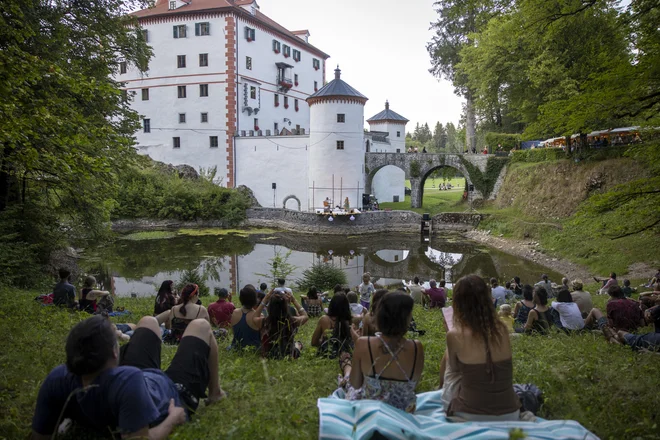 Pomemben aspekt festivala je tudi oživljanje gradu Snežnik, ki je še eden od dolgoročnih izzivov organizatorjev. FOTO: Tomaž Črnej