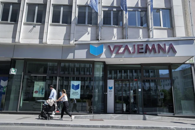 »V celotni razpravi o navedeni spremembi zakona o zdravstvenem varstvu in zdravstvenem zavarovanju (ZZVZZ) v javnih medijih nisem zasledil analize o razlogih za uvedbo prostovoljnega dodatnega zdravstvenega zavarovanja pred dobrimi 30 leti.« FOTO: Leon Vidic/Delo