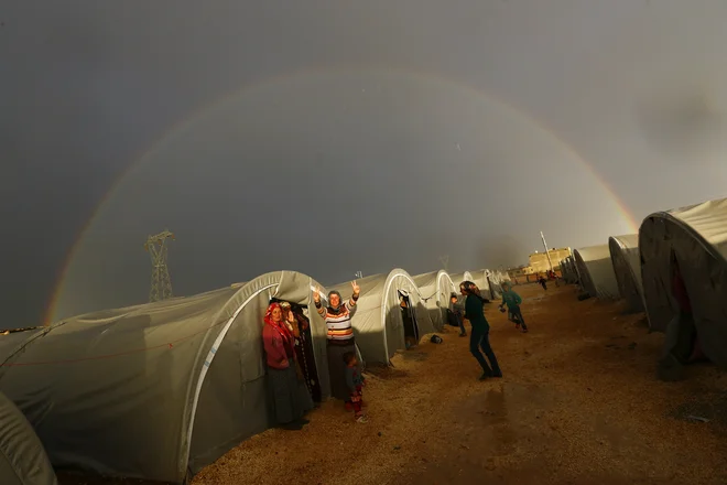 Uveljavili so se formalistični vzorci vedenja, propagira se asketizem, prakticira pa hedonizem. FOTO: Reuters