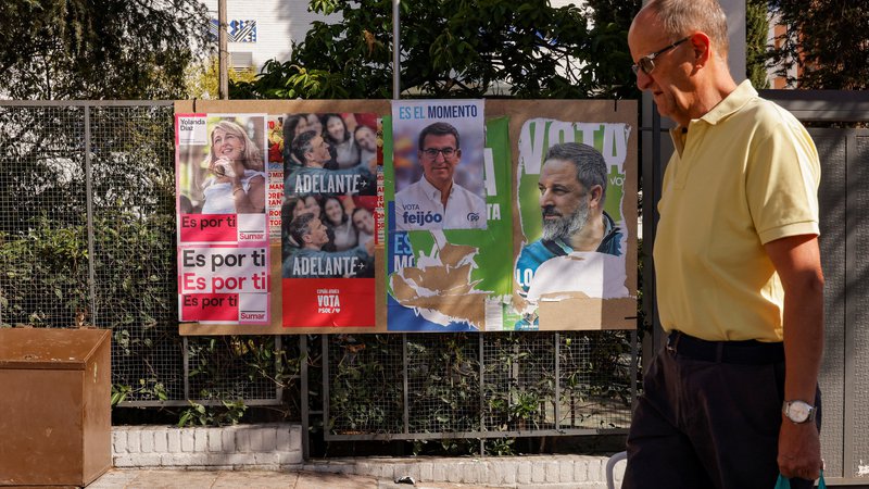 Fotografija: Španci sestave novega parlamenta in senata še nikoli niso izbirali na vrhuncu poletnih počitnic. FOTO:Jon Nazca/Reuters