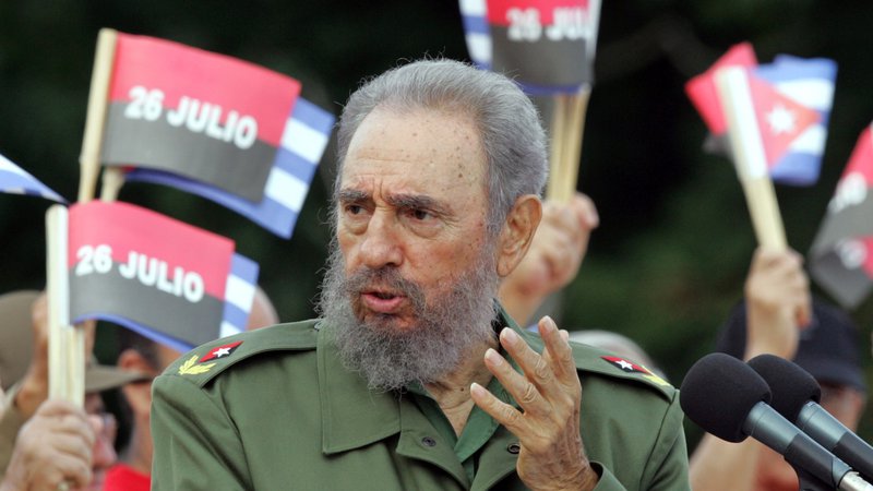 Fotografija: Fidel Castro (fotografija je iz leta 2006) je na govorniškem odru brez težav zdržal dolge ure. FOTO: Claudia Daut/Reuters