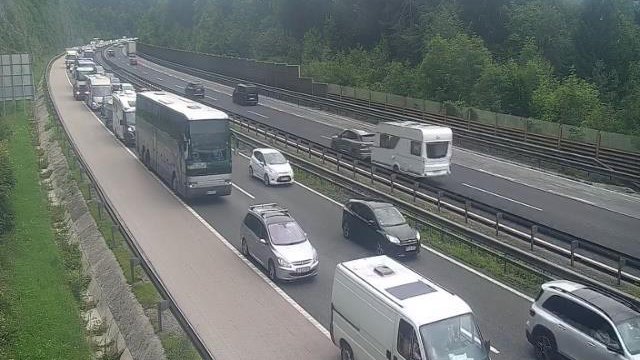 Fotografija: Gneča na primorski avtocesti. FOTO: Promet.si