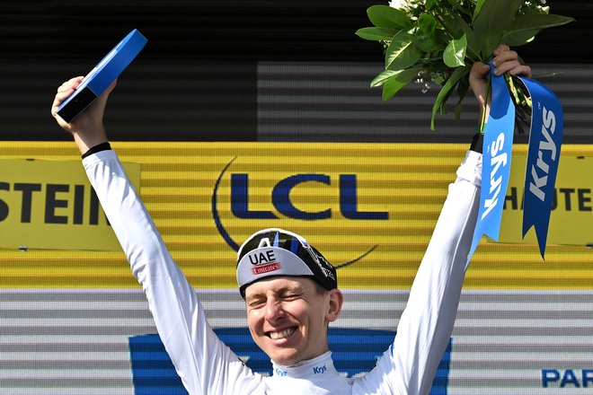 Tadej Pogačar bo jutri zadnjič nosil belo majico najboljšega mladega kolesarja na Touru. FOTO: Marco Bertorello/AFP