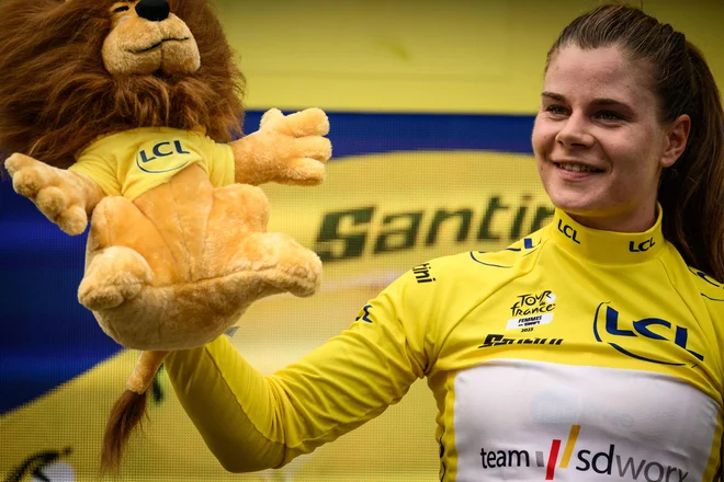 Lotte Kopecky je prva nosilka rumene majice na letošnjem ženskem Touru. FOTO: Jeff Pachoud Afp
