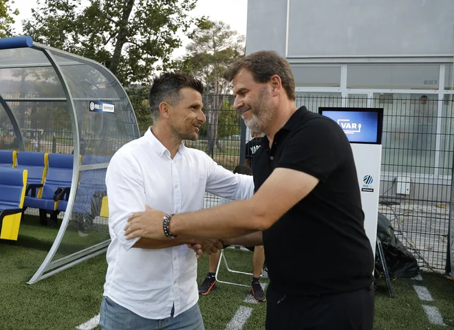 Na derbiju kola v Kopru je bil domači trener Zoran Zeljković bolj vesel kot njegov ljubljanski kolega Joao Henriques. FOTO: Jože Suhadolnik