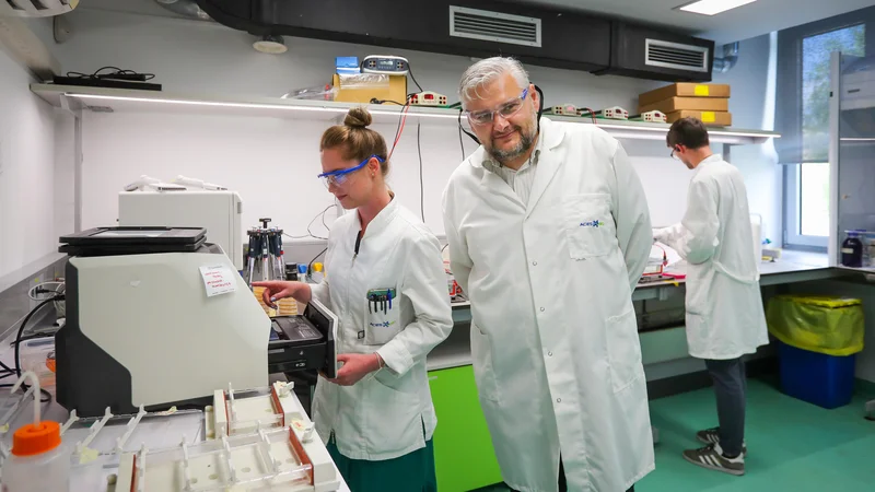 Acies Bio nenehno raste, vse več imamo zaposlenih, širimo svoje laboratorije, dodajamo tehnološko najnaprednejšo opremo, poudarja Štefan Fujs, direktor podjetja. FOTO: Matej Družnik/Delo