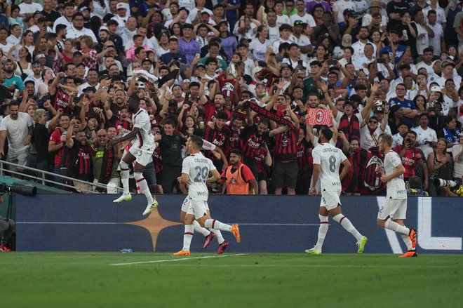Milanov branilec Fikayo Tomori (št. 23) se je takole veselil doseženega gola. FOTO: Kirby Lee/Reuters