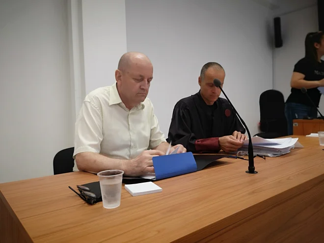 Vladko Korže s svojim zagovornikom Edvardom Ermencem. FOTO: Mojca Marot