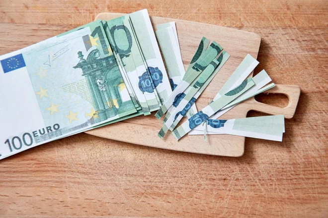 Nadpovprečna zvišanja nekaterih cen v prvih letošnjih mesecih nakazujejo, da bo pot do normalnih ravni inflacije daljša od predvidene.  FOTO:Shutterstock
