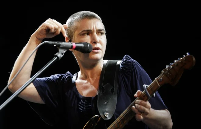 Poleg rocka in folk rocka je posegala tudi po drugih zvrsteh, denimo reggaeju in jazzu ... FOTO: Reuters