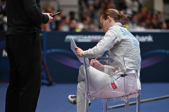 Ana Smirnova je po porazu s sedenjem na tekmovališču izsilila diskvalifikacijo Olge Harlan. FOTO: Andreas Solaro/AFP