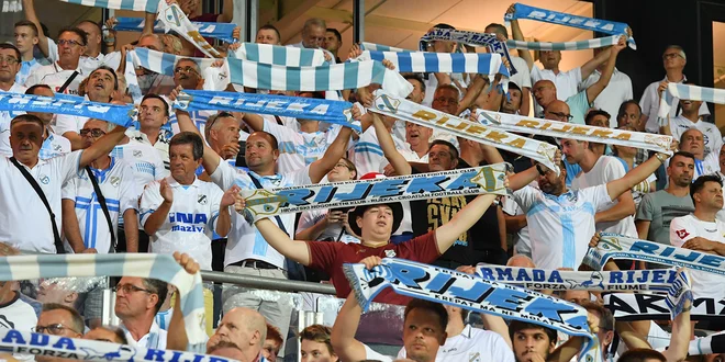 Navijači hrvaške Rijeke so v Srbiji naleteli na »bratski« sprejem. FOTO: HNK Rijeka