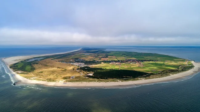 Ogenj je izbruhnil, ko je bila ladja 14 navtičnih milj severno od nizozemskega otoka Ameland v Waddenskem morju. FOTO: wikipedija