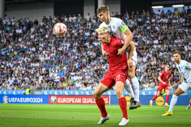 Danski čudežni deček Rasmus Højlund je bil strelec tudi na junijski kvalifikacijski tekmi za euro 2024 v Stožicah. FOTO: Jure Makovec/AFP