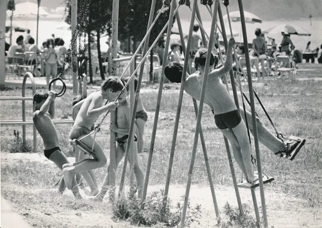 Tako so se zabavali ob plaži v Portorožu.

FOTO: dokumentacija Dela