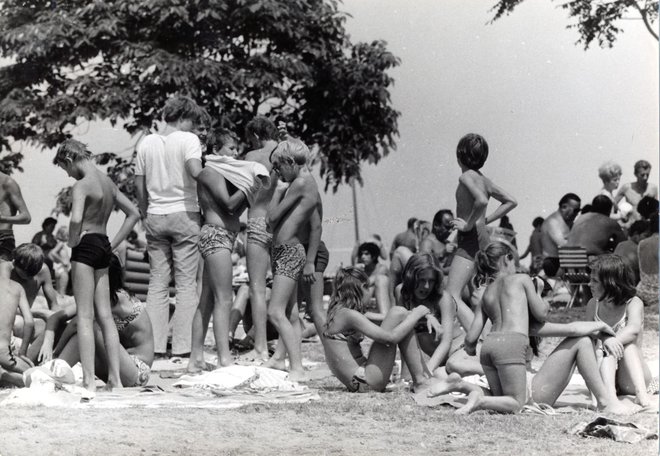 Fiesa pri Piranu je še vedno priljubljeno zbirališče slovenskih otrok, smo lahko brali poleti 1973. FOTO: dokumentacija Dela