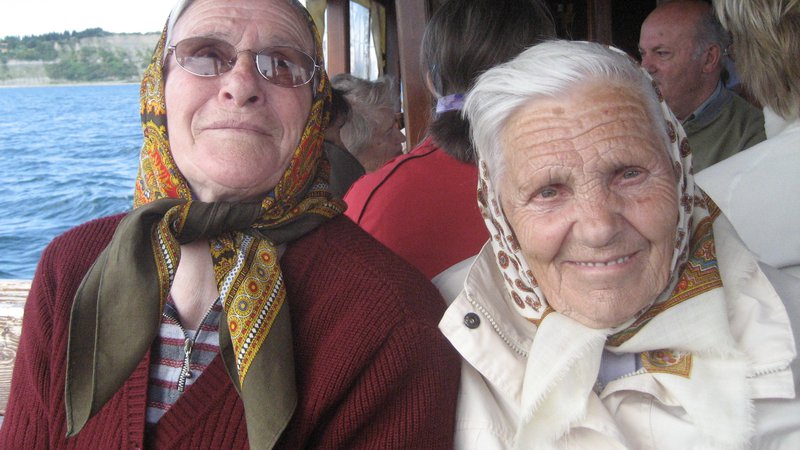 Fotografija: Starejši na počitnicah najbolj cenijo družbo vrstnikov. Foto arhiv Slovenske karitas