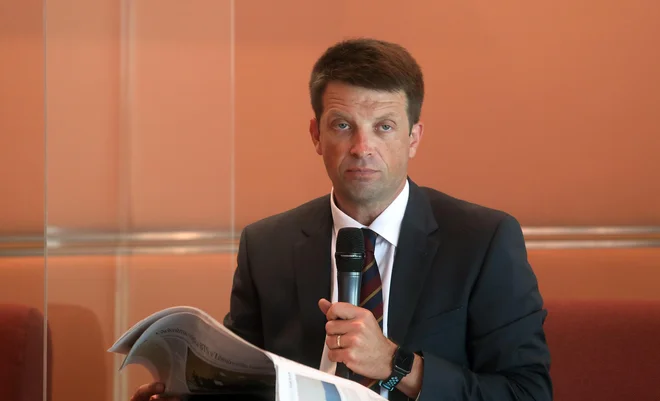 »Pacienti pogosto čakamo celo na storitve, ki v resnici nastanejo zaradi tako imenovane defenzivne medicine,« je dejal Gregor Cuzak, generalni sekretar Zopsa. Foto Blaž Samec
