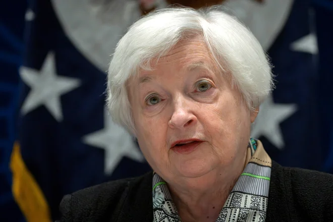 Ameriška finančna ministrica je odločitev agencije Fitch označila za samovoljno in zasnovano na zastarelih podatkih. FOTO: Mark Schiefelbein/Pool via Reuters