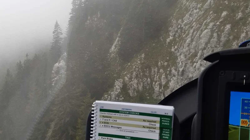 Reševanje je potekalo v težkih razmerah. FOTO: PU Kranj