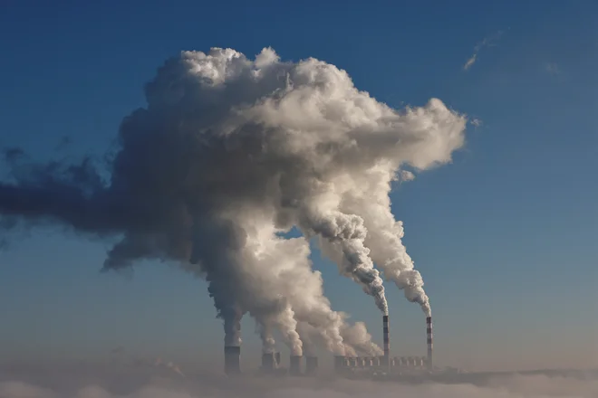 Največja evropska termoelektrarna stoji pri poljskem mestu Bełchatów. Uporablja lignit iz bližnega rudnika. FOTO: Kuba Stezycki/Reuters